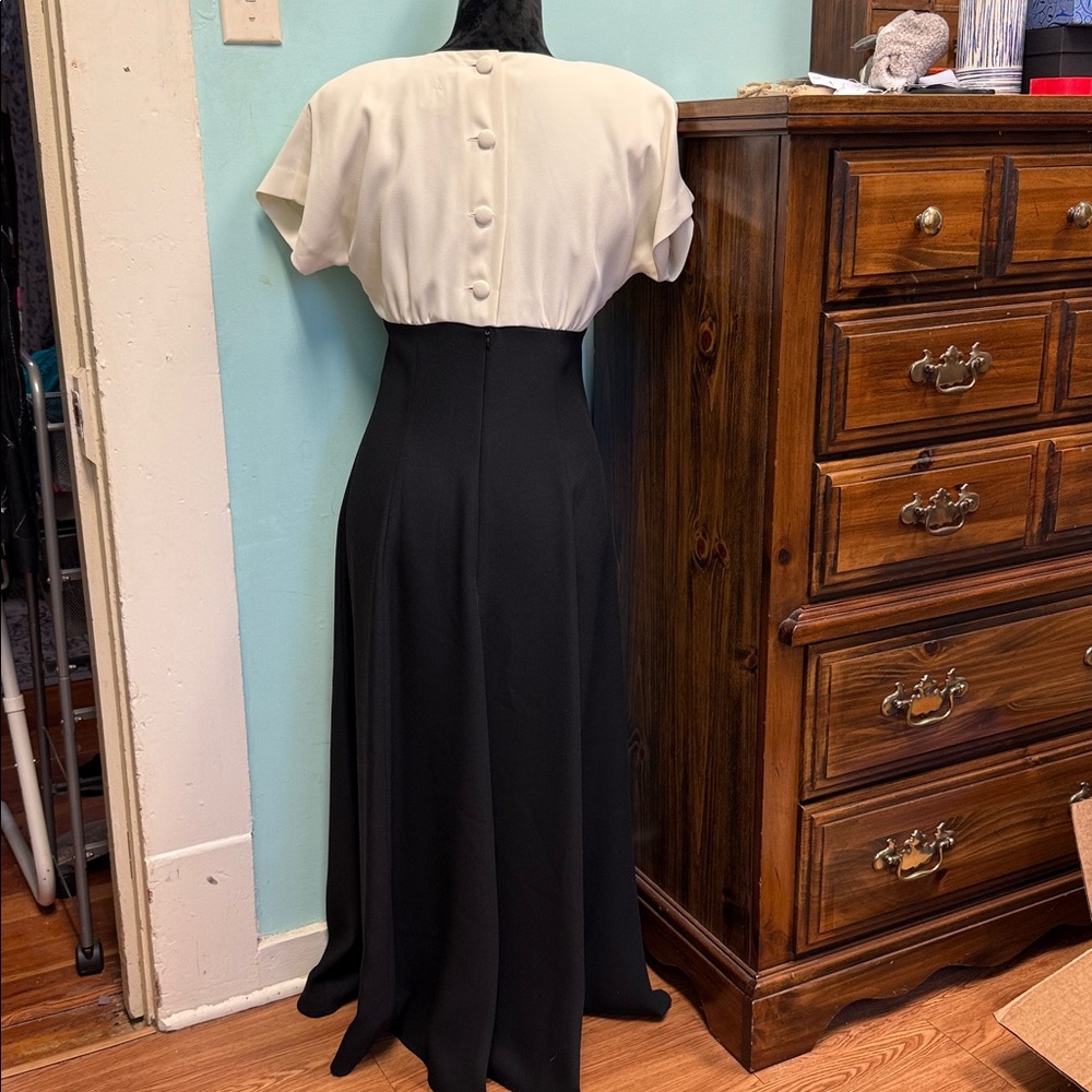 Chic Black and Cream Midi Dress - Picture 2 of 5